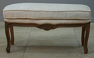 Banc style Louis XV élégant pour chambre LES MEUBLES DOBOIS