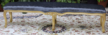 Banquette style Louis XV élégante pour chambre LES MEUBLES DOBOIS