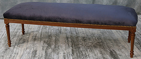 Banquette style Louis XVI élégante assise capitonnée LES MEUBLES DOBOIS