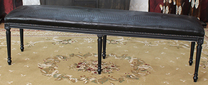 Bout de lit style Louis XVI bois massif raffiné LES MEUBLES DOBOIS