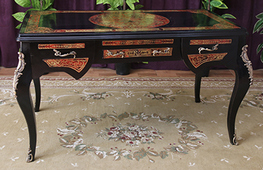 Bureau Boulle de style Louis XIV en acajou massif avec marqueterie et ornements bronze doré – Meubles Dobois