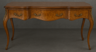 Bureau Louis XV Empire baroque doré avec bronzes ciselés – Meubles Dobois