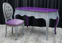 Petit secrétaire de style Louis XV laqué blanc avec ornements bronze doré – Meubles Dobois