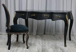 Bureau baroque de style Louis XV noir et blanc avec décorations dorées – Meubles Dobois