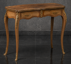 Secrétaire de style Louis XV en marqueterie ornements bronze