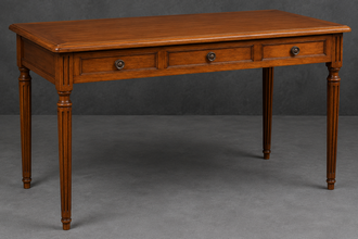 Bureau de style Louis 16 en marqueterie fine