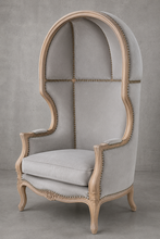 Fauteuil canapé carrosse style baroque Louis XV tissu beige clair avec bois naturel ciré