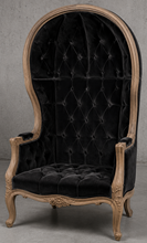 Fauteuil canapé carrosse style baroque Louis XV velours noir capitonné avec bois naturel
