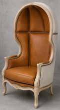 Fauteuil canapé carrosse style baroque Louis XV cuir cognac avec bois blanc