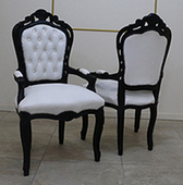 Chaise baroque de style Louis XV avec accoudoirs sculptés Meubles Dobois