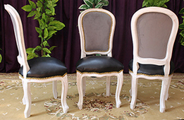 Chaise cabriolet Louis XV en bois massif sculpté Meubles Dobois