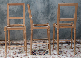 Chaises de bar Jacob Louis XVI présentation collection - Les Meubles Dobois