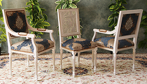 Chaise Jacob avec accoudoirs de style Louis XVI en bois massif - Meubles DOBOIS