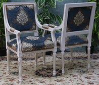 Chaise Jacob avec accoudoirs Louis XVI capitonnée - Meubles DOBOIS
