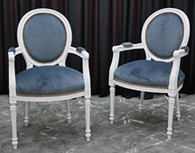 chaise médaillon avec accoudoirs de-style-louis-xvi bleu argent