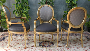 chaise médaillon avec accoudoirs style louis xvi rouge
