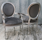 chaises médaillon avec accoudoirs style louis xvi argent