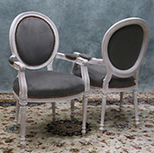 fauteuil de table médaillon style louis xvi doré baroque