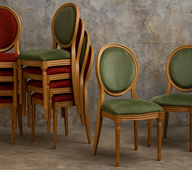 Chaise médaillon empilable classique en bois et velours pour hôtels et restaurants – MEUBLES DOBOIS