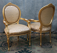 Chaise médaillon avec accoudoirs et dossier fleurette, style Louis XVI - Meubles DOBOIS