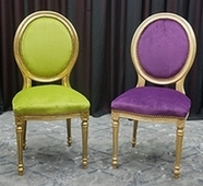 chaises médaillon doré velours jaune et violet