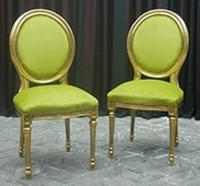 Chaise médaillon Louis XVI en velours vert clair avec pieds bois dorés