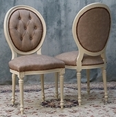 Chaise médaillon cannée en hêtre massif avec assise bleu nuit capitonnée