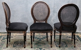 chaise médaillon baroque noir avec dossier canné