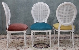Chaise médaillon baroque en velours rouge avec cadre doré sculpté à la main