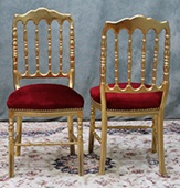 Chaise élégante Napoléon III avec dossier incurvé et assise confortable