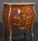 Commode haute de style Louis XV marquetée dessus marbre blanc