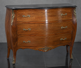 Chiffonnier en marqueterie de style Louis XV plateau marbre crème