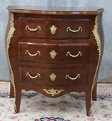 Commode Louis XV 2 tiroirs, finition rouge laqué brillant – MEUBLES DOBOIS