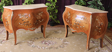 Commode Louis XV marqueterie florale, plateau marbre blanc veiné – MEUBLES DOBOIS