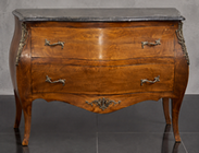 Commode galbée Louis XV marqueterie et bronzes dorés plateau marbre
