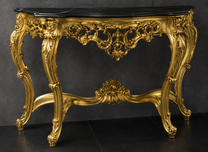 Console Style Baroque dorée, plateau marbre noir, détail pieds sculptés