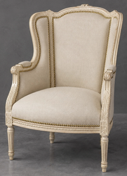 Fauteuil bergère à oreilles avec structure en bois sculpté - LES MEUBLES DOBOIS
