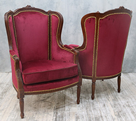 Fauteuil bergère Louis XVI 3 pans à oreilles en bois sculpté patiné - Meubles DOBOIS