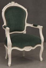 Fauteuil cabriolet Style Louis XV laqué crème en lin bordeaux avec clous bronze - LES MEUBLES DOBOIS