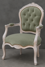 Fauteuil cabriolet Style Louis XV doré à la feuille et velours vert clair capitonné - LES MEUBLES DOBOIS