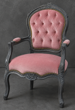 Fauteuil cabriolet Style Louis XV cérusé gris en lin beige avec clous bronze - LES MEUBLES DOBOIS