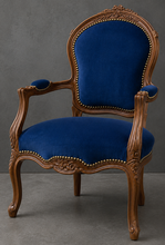 Fauteuil cabriolet Style Louis XV laqué gris en cuir rose fuchsia capitonné - LES MEUBLES DOBOIS