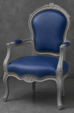 Fauteuil cabriolet Style Louis XV cérusé blanc en velours noir capitonné - LES MEUBLES DOBOIS