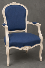 Fauteuil cabriolet avec pieds galbés style Louis XV - LES MEUBLES DOBOIS