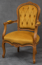 Fauteuil cabriolet décoratif de style Louis XV - LES MEUBLES DOBOIS