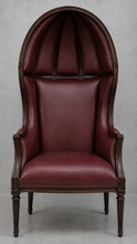 Fauteuil carrosse style Louis XVI cuir bordeaux avec bois foncé sculpté