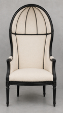Fauteuil carrosse style Louis XVI tissu écru avec bois noir et dossier à fleurettes