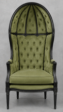 Fauteuil carrosse style baroque Louis XVI tissu vert olive capitonné avec bois noir