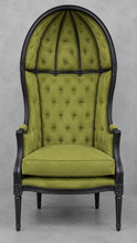 Fauteuil carrosse style baroque Louis XVI tissu vert anis capitonné avec bois noir
