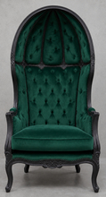 Fauteuil Carrosse Louis XV bois noir avec tissu vert foncé capitonné